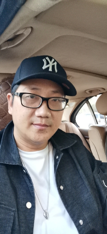 拥抱幸福的第一张照片--浦城征婚网