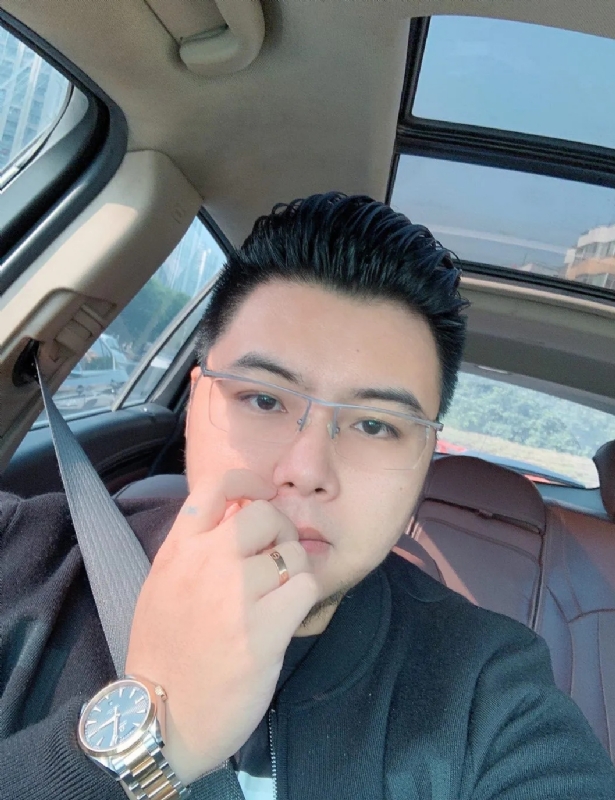 把苹果咬哭的第一张照片--浦城征婚网