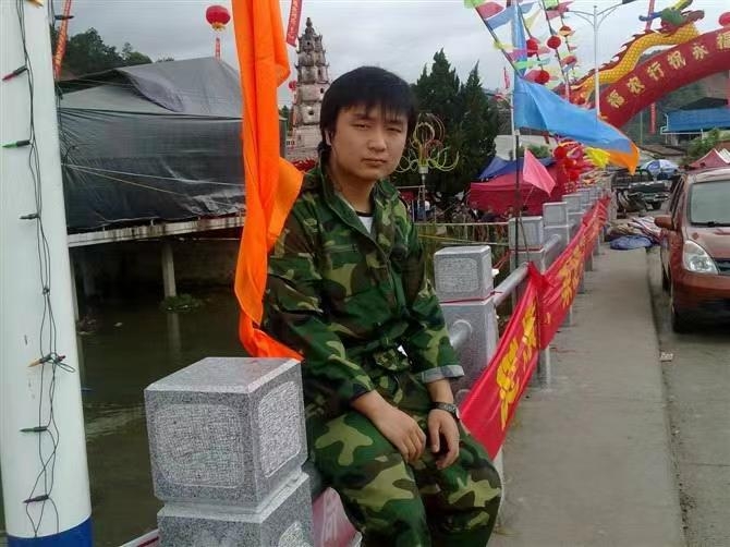 如影随形的第二张照片--浦城征婚网